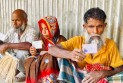 এক পরিবারের তিনজনই অন্ধ, ভাতার টাকায় চলে ৭ জনের সংসার 