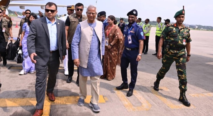 চট্টগ্রাম পৌঁছেছেন প্রধান উপদেষ্টা