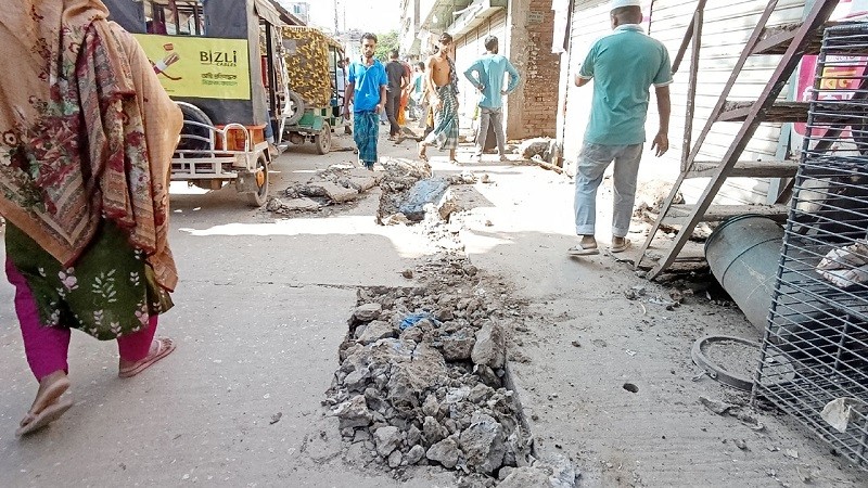 ড্রেনে গ্যাস জমে বিস্ফোরণ, কেঁপে উঠল ৩০০ মিটার এলাকা