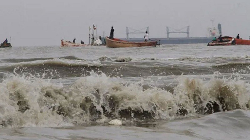 সাগরে সুস্পষ্ট লঘুচাপ, বন্দরে ৩ নম্বর সতর্ক সংকেত
