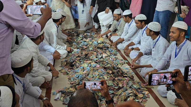সাড়ে ৪ মাস পর পাগলা মসজিদের দানবাক্সে মিলল ৩২ বস্তা টাকা, গণনা চলছে