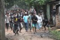 ফের ৩ ঘণ্টা ধরে চলছে স্থানীয়দের সঙ্গে চবি শিক্ষার্থীদের সংঘর্ষ, নেই পুলিশ