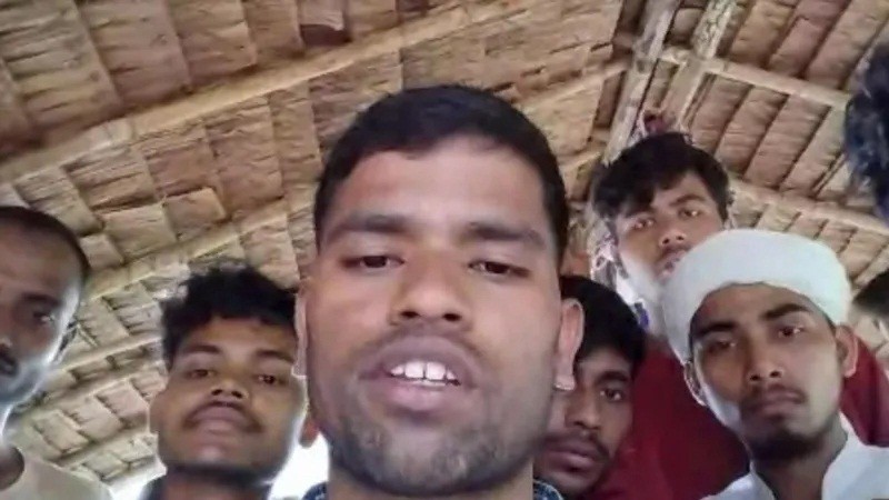 ‘ভারত আমাদের বন্দির মতো নৌকায় তোলে, তারপর সমুদ্রে ফেলে দেয়’