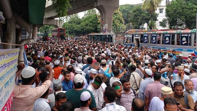 আন্দোলনরত শিক্ষকদের ওপর ‘হামলা’র প্রতিবাদে লাগাতার কর্মবিরতির ডাক