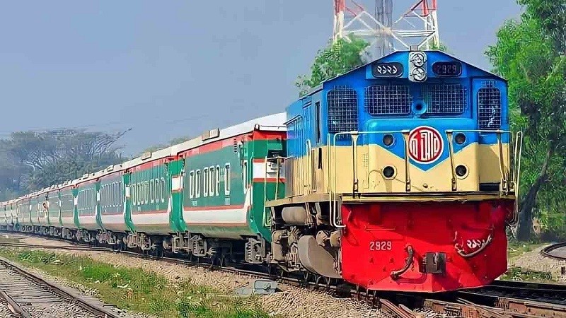 কুড়িগ্রাম এক্সপ্রেস ট্রেন লাইনচ্যুত, ঢাকার সঙ্গে উত্তরবঙ্গের রেল যোগাযোগ বন্ধ