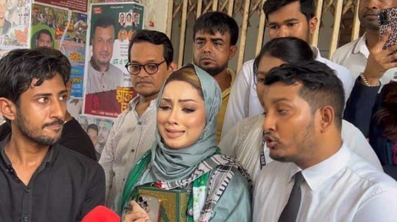 পাসপোর্ট ফেরত দেননি আদালত, অঝোরে কাঁদলেন মেঘনা আলম