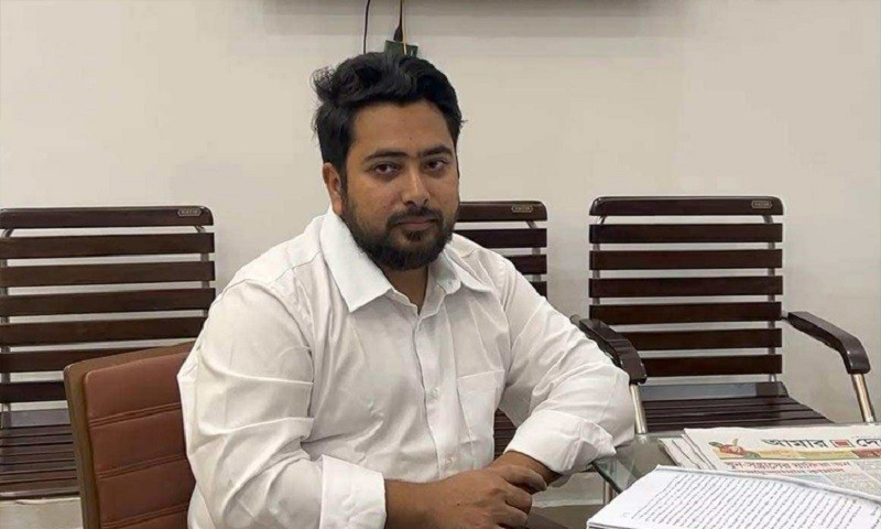আওয়ামী লীগকে দল হিসেবে বিচারের আওতায় আনা উচিত: নাহিদ ইসলাম
