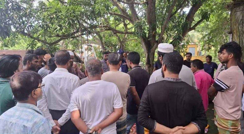 আমগাছের ডালে ঝুলছিল দুই হাত বাঁধা মরদেহ