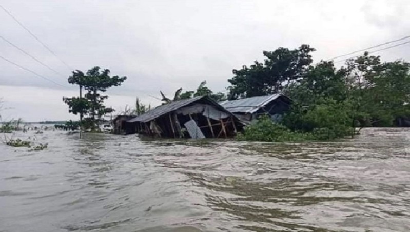 ধেয়ে আসছে বন্যা, ডুবতে পারে ৯ জেলা