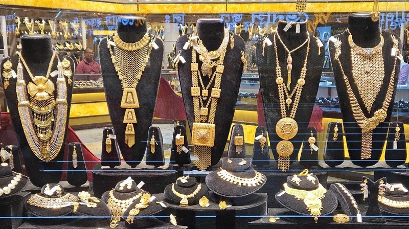 সোনার ভরি বেড়ে দাম প্রায় ১ লাখ ৯০ হাজার