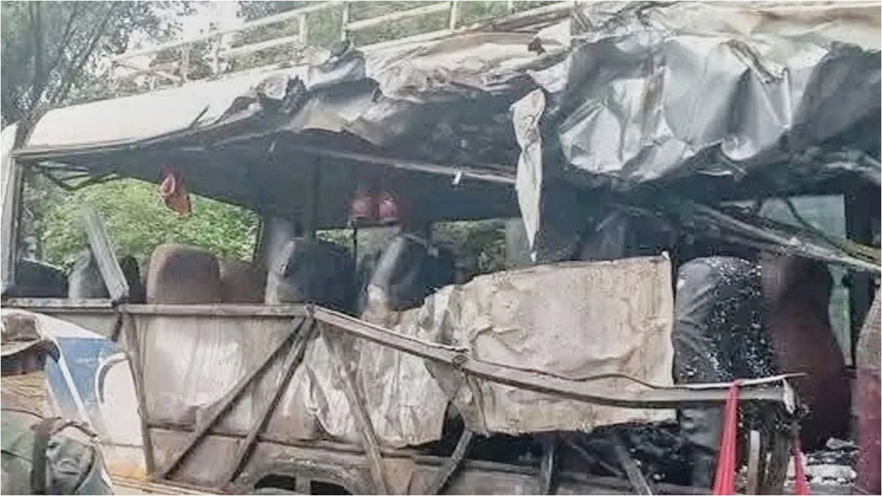 বিয়ের বাস নদীতে পড়ে প্রাণ গেল ১৯ জনের