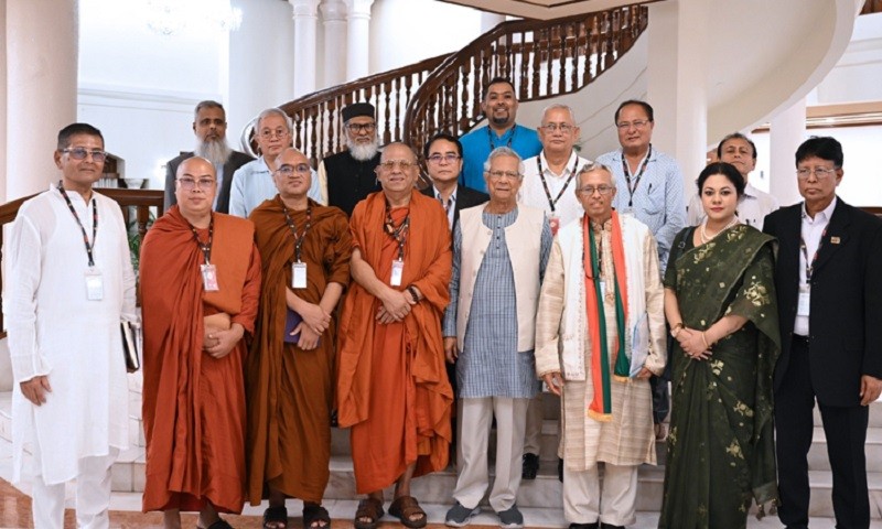 প্রবারণা পূর্ণিমা উপলক্ষে প্রধান উপদেষ্টার সঙ্গে বৌদ্ধ ধর্মীয় নেতাদের শুভেচ্ছা বিনিময়