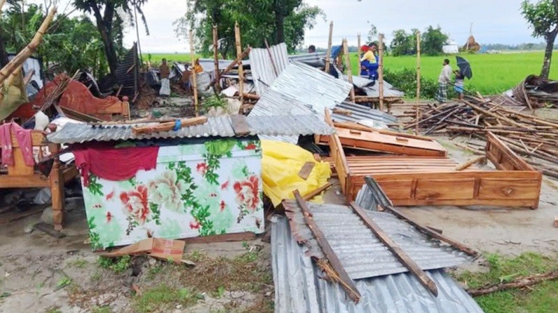 গঙ্গাচড়ায় হঠাৎ ঘূর্ণিঝড়ের হানা, লণ্ডভণ্ড ঘরবাড়ি