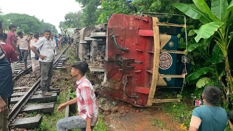 সিলেটে 'উদয়ন এক্সপ্রেস' লাইনচ্যুত, সারাদেশের সঙ্গে রেল যোগাযোগ বন্ধ