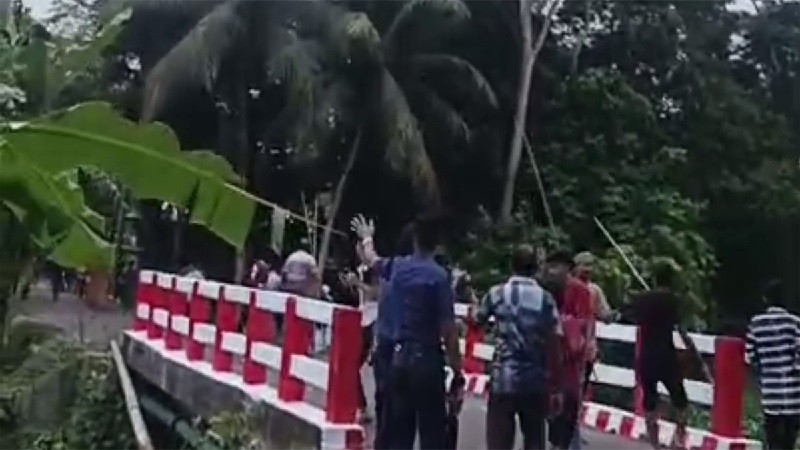 ডাব পাড়া নিয়ে দুই গ্রামবাসীর সংঘর্ষ, আহত ১৫