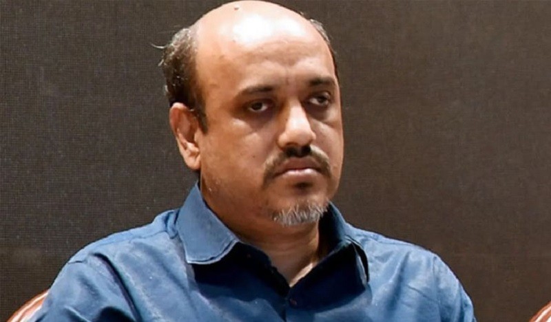 ‘আগে মুরগির ফার্মের মালিকও টিভির লাইসেন্স পেয়েছে’