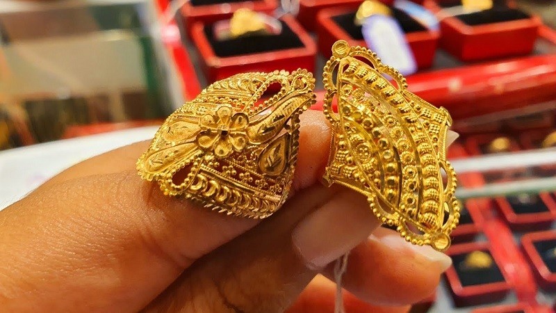 সোনার দামে ১২ বছরে সবচেয়ে বড় পতন