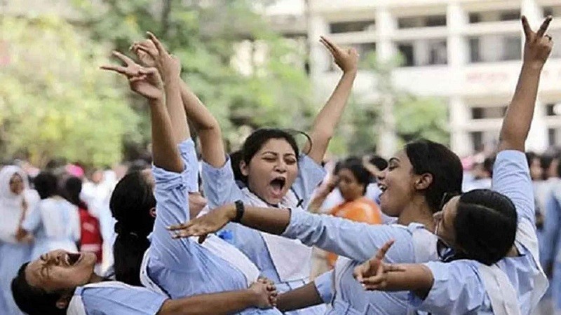 পাসের হার ও জিপিএ-৫ প্রাপ্তিতে এগিয়ে মেয়েরা
