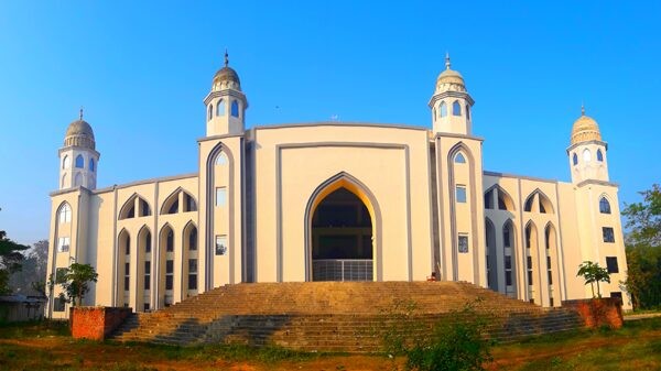 বাংলাদেশের তৃতীয় বৃহত্তম সুন্দর মসজিদ