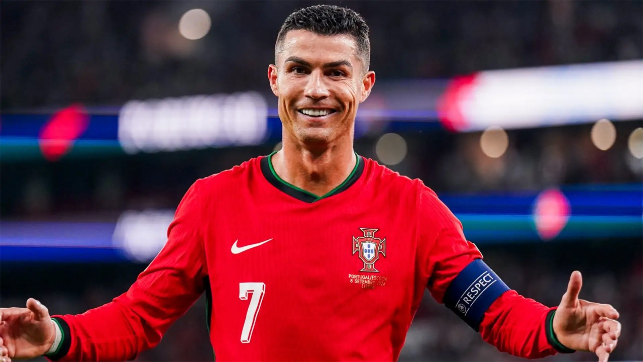 ইতিহাসের প্রথম বিলিয়নিয়ার ফুটবলার হলেন ক্রিশ্চিয়ানো রোনালদো