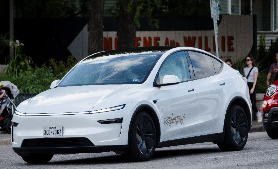 টেসলার রোবোট্যাক্সি ফ্লিট দ্বিগুণ হচ্ছে আগামী মাসে