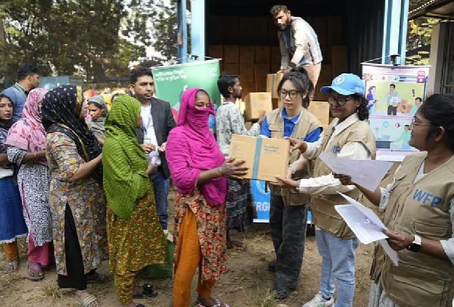 কড়াইল বস্তির অগ্নিকাণ্ডে ক্ষতিগ্রস্তদের পাশে ডব্লিউএফপি