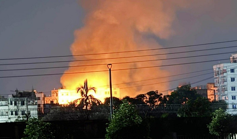 রাজধানীর কুড়াতলীতে আগুন, নিয়ন্ত্রণে ফায়ার সার্ভিসের ৪ ইউনিট