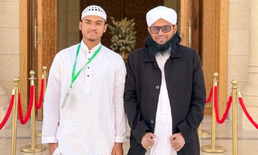 আবারও কোরআন প্রতিযোগিতায় বিশ্ব চ্যাম্পিয়ন হাফেজ আনাস