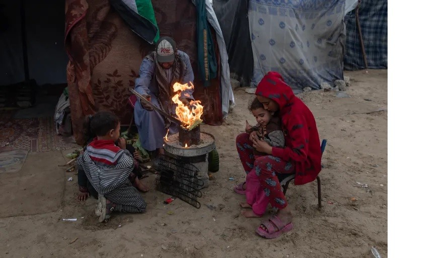 গাজায় শীতের তীব্রতায় ঠান্ডায় জমে নবজাতকের মৃত্যু