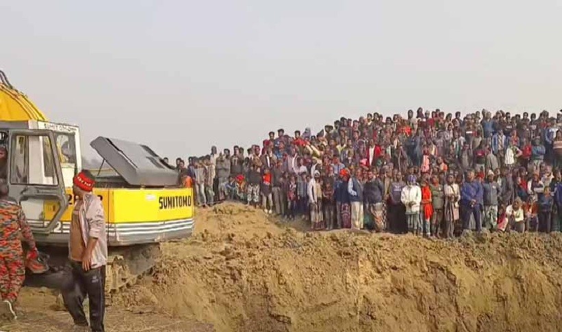 গর্তে পড়ে যাওয়া শিশু উদ্ধার কাজ ‘আপাতত বন্ধ’