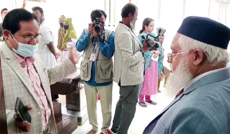 নিঃশর্ত ক্ষমা চাইলেন তর্কে জড়ানো সেই ডাক্তার