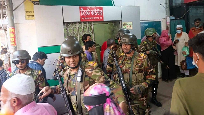 ইনকিলাব মঞ্চের মুখপাত্র ওসমান হাদী গুলিবিদ্ধ: ঢাকা মেডিকেলে সেনাবাহিনী মোতায়েন