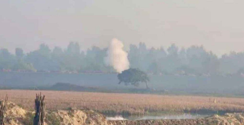 সীমান্তের ওপারে তীব্র সংঘর্ষ, জনমনে আতঙ্ক