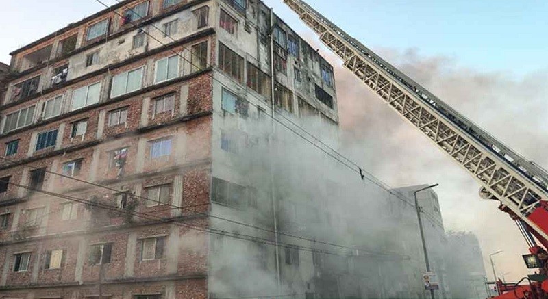 ৫ ঘণ্টায়ও নিয়ন্ত্রণে আসেনি কেরানীগঞ্জের আগুন, উদ্ধার ৪৫
