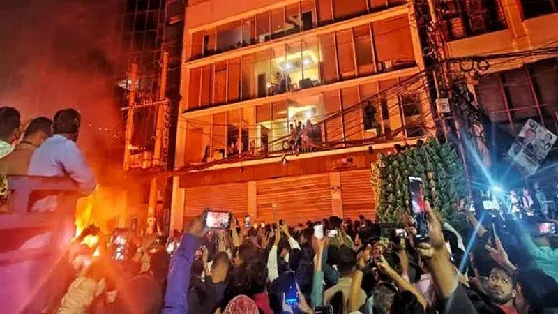 হামলায় বন্ধ কার্যক্রম, আজ প্রকাশ হয়নি প্রথম আলো ও ডেইলি স্টার