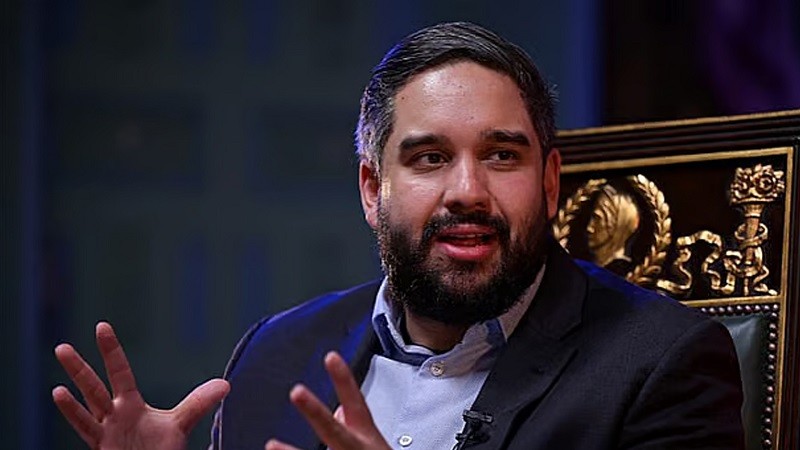 বাবাকে যুক্তরাষ্ট্রে তুলে নেয়ার ঘটনায় মুখ খুললেন মাদুরোর ছেলে