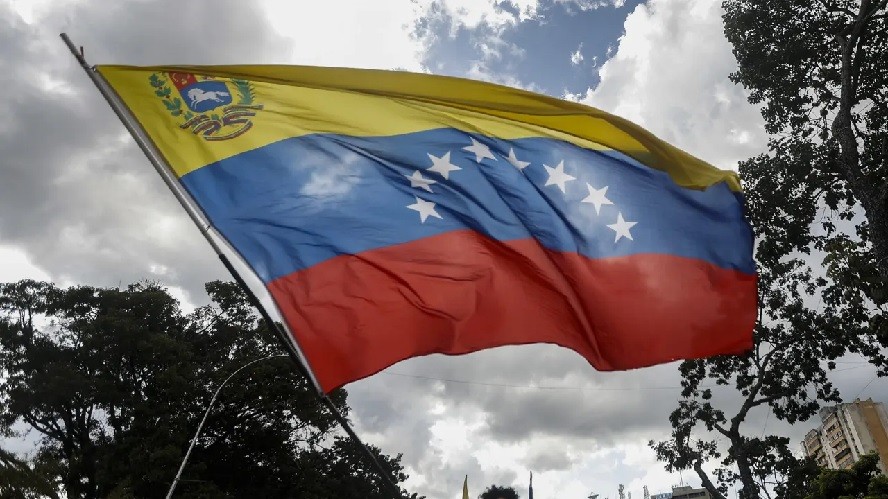 মাদুরোর পর এবার শিকার তালিকায় দুই মন্ত্রী, পুরস্কার ঘোষণা