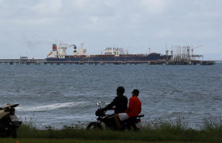 চীনের পথে থাকা তেল ঘুরে যাচ্ছে যুক্তরাষ্ট্রে, নতুন মোড়