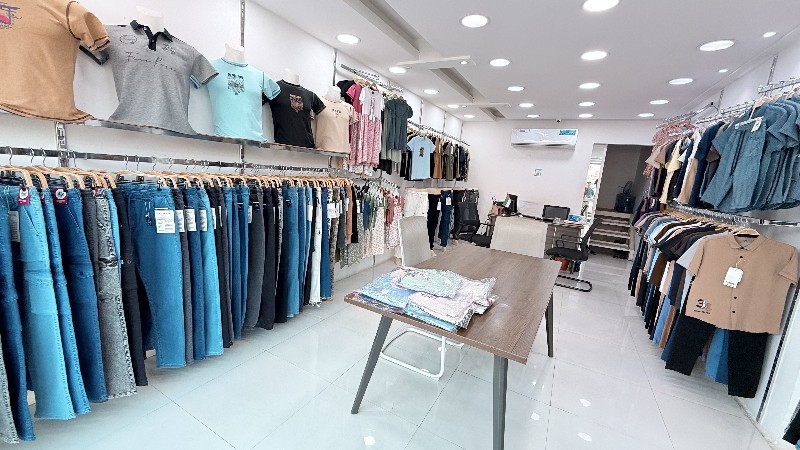 আজমানে বাংলাদেশি গার্মেন্টস ব্যবসায় মন্দার কালো ছায়া: টিকে থাকার লড়াইয়ে প্রবাসীরা