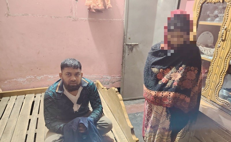 গভীর রাতে প্রবাসীর স্ত্রীর ঘরে পুলিশ কর্মকর্তা, অতঃপর...