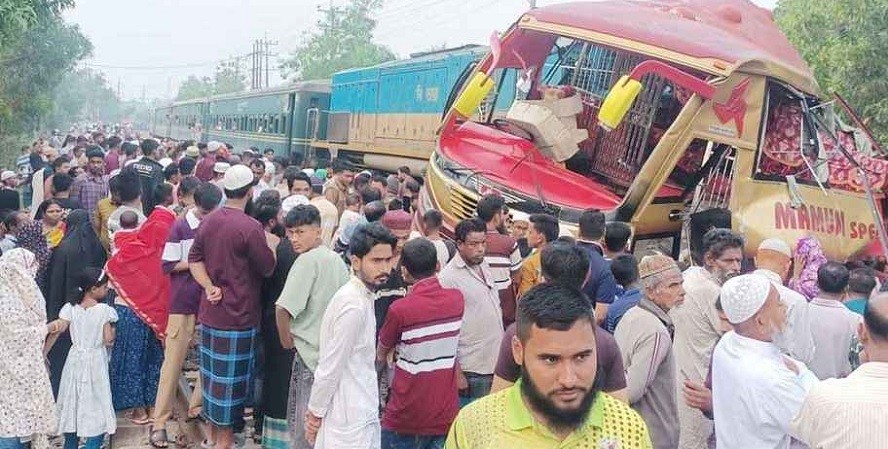 কুমিল্লা দুর্ঘটনায় ৩ তদন্ত কমিটি, নিহতদের পরিবার পাবে ২৫ হাজার টাকা