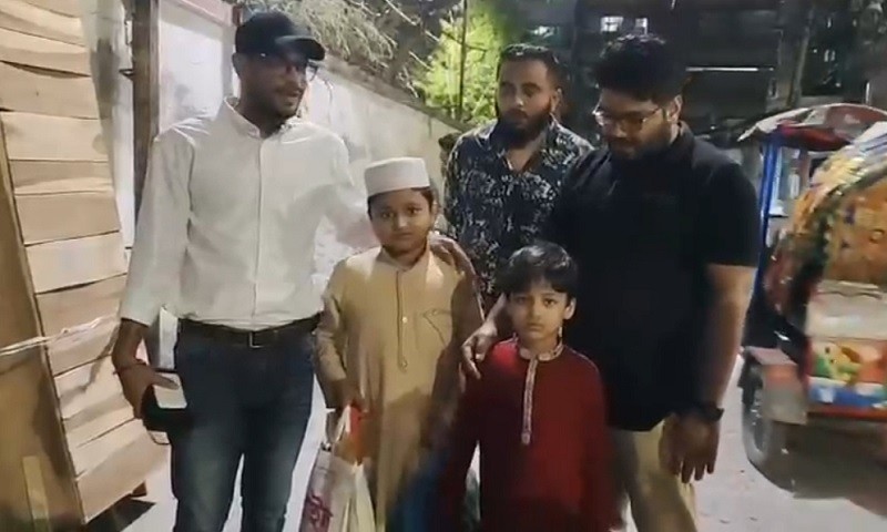 ভাইরাল এতিম শিশুর চিঠির আবদার পূরণ করলেন বাকৃবি ছাত্রদল