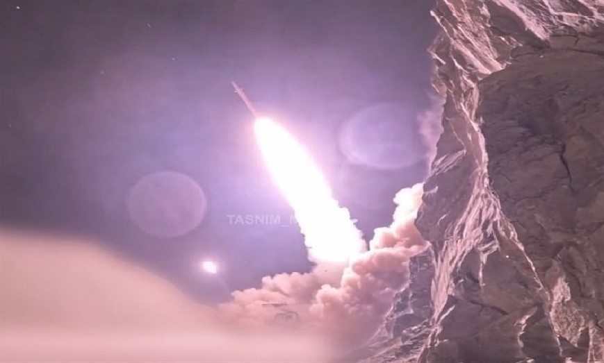 নতুন ধারায় চলছে ইরানের প্রতিশোধমূলক হামলা