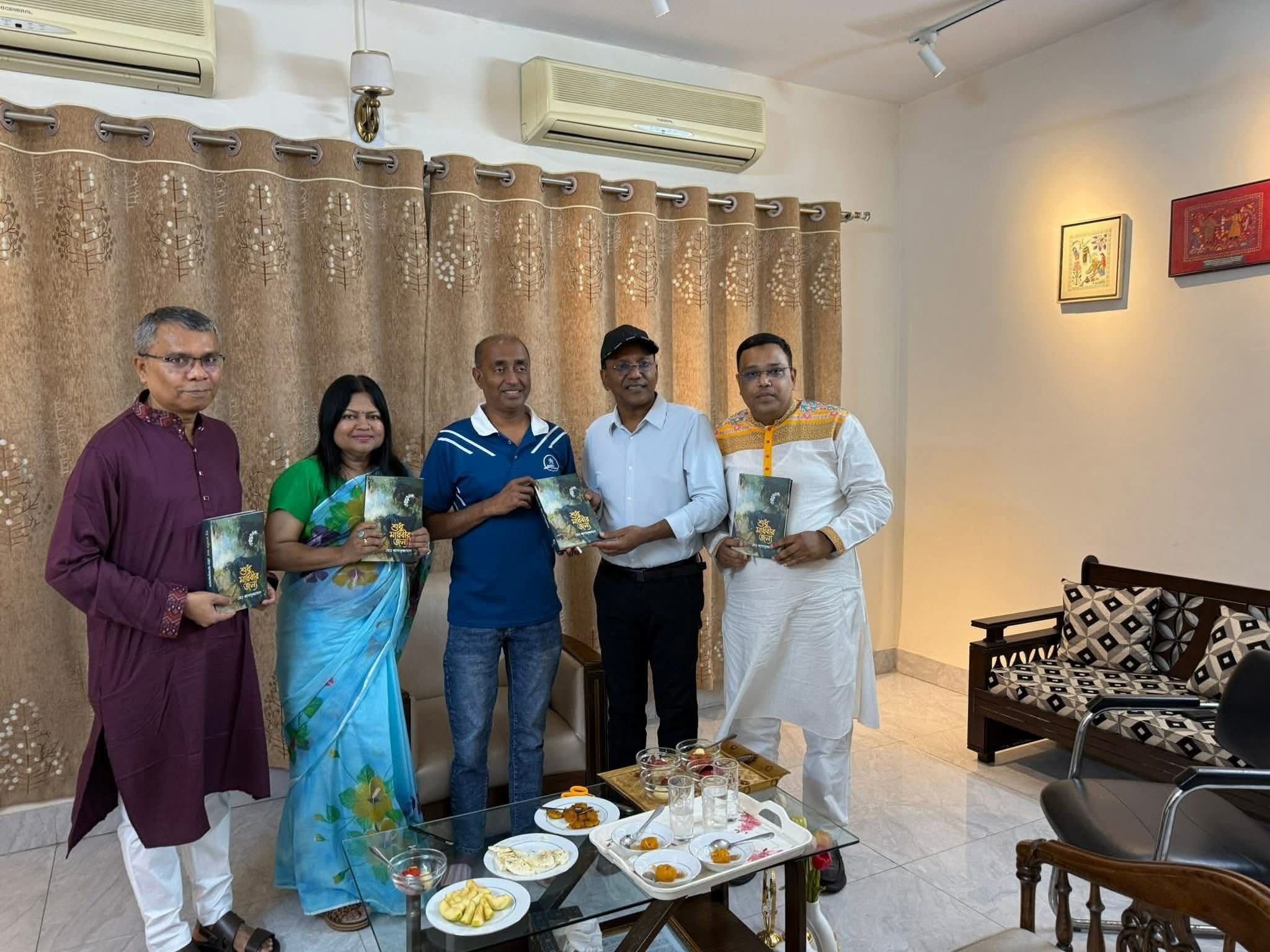 একুশে বইমেলায় ‘শুধু মাধবীর জন্য’