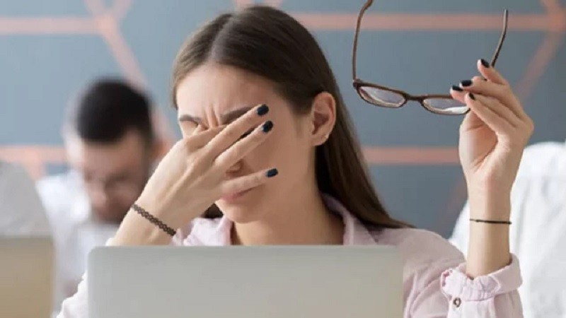 চোখের দৃষ্টি হঠাৎ ঝাপসা হয়ে যাচ্ছে? জেনে নিন ৫টি বিপজ্জনক লক্ষণ