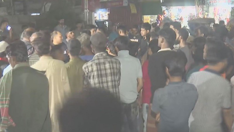 মোহাম্মদপুরে জেনেভা ক্যাম্পে অভিযান, আটক ৮