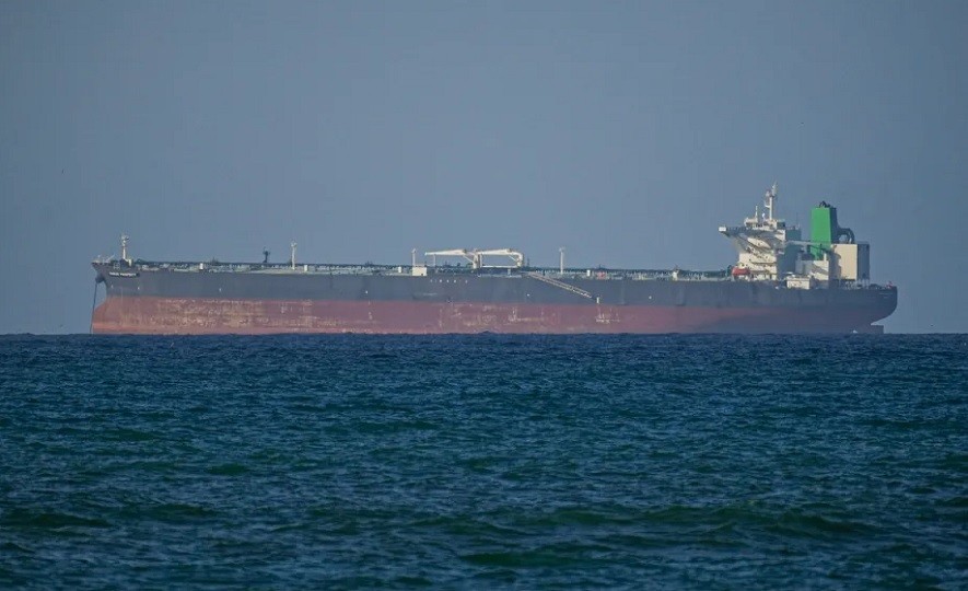 মার্কিন অবরোধ ভেঙে ৭২ ঘণ্টায় ৫২ ইরানি জাহাজ চলাচল