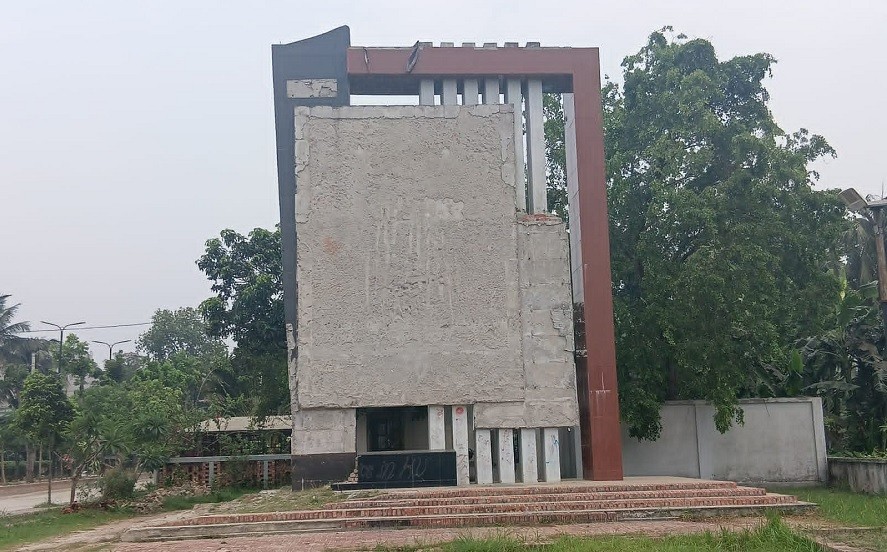 কোন ধরনের শিল্পকর্ম স্থান পেতে পারে খুবির মুজিব ম্যুরালের পরিবর্তে