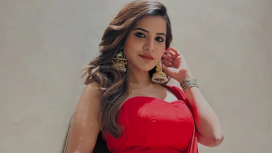 বড় প্রতারণা, ফেঁসে যাচ্ছেন জনপ্রিয় অভিনেত্রী