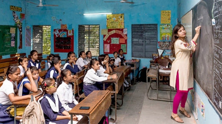 প্রাথমিক বিদ্যালয়ে ১ দিনের ছুটি ঘোষণার দাবি